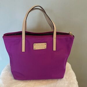 Magenta Kate Spade Purse 👛. Black/white lining. 
1 zipped pocket
2 other pockets